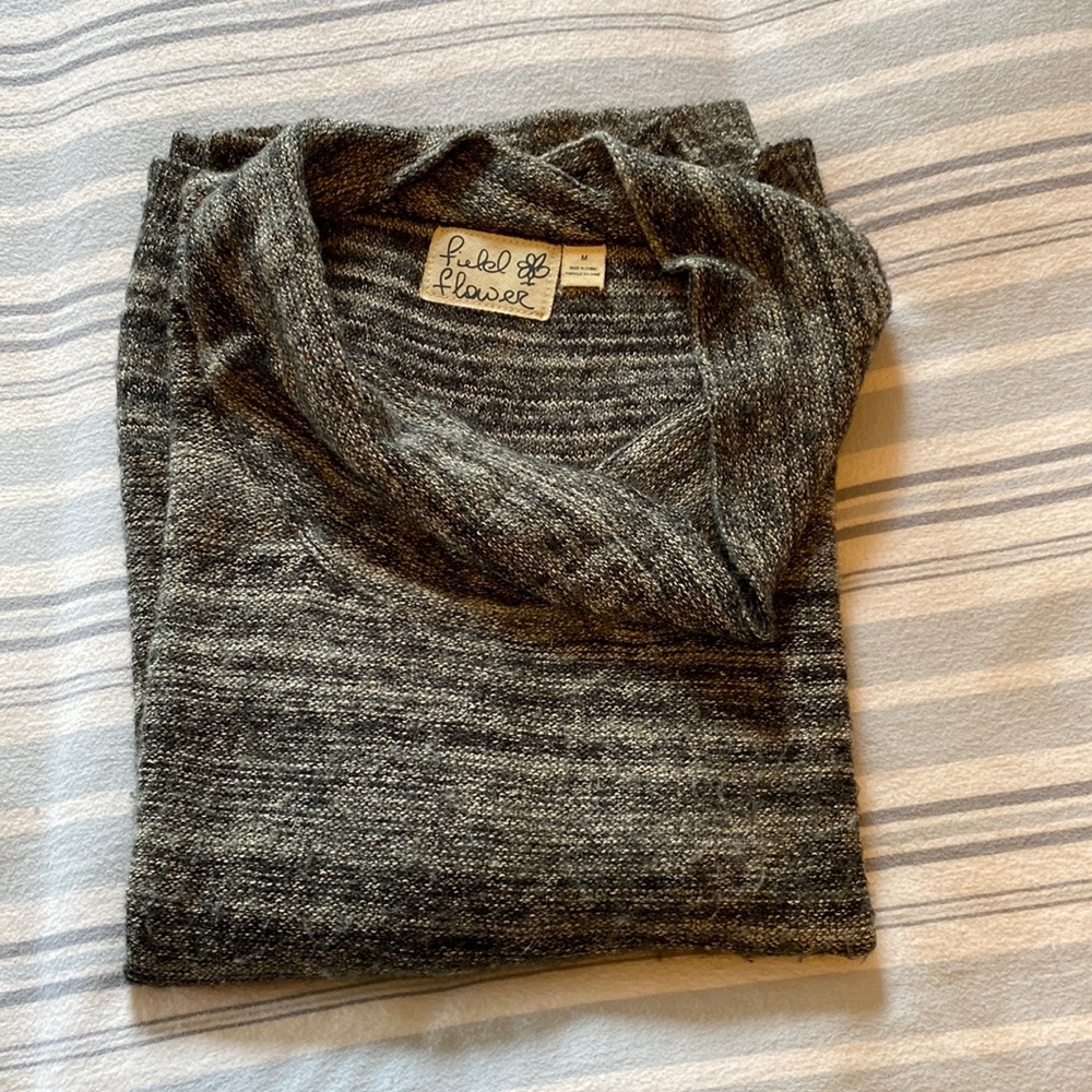 Anthropologie field flower grey sweater tunic, size medium